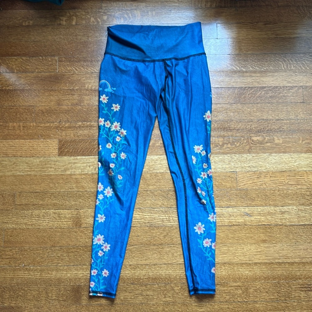 Teeki Leggings Size Small